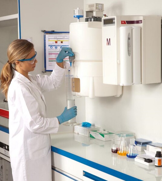 Sistema de purificación de agua Elix® Essential 5 ZLXE0050WW